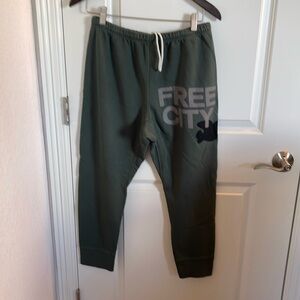 FREECITY 3/4 sweats - bush - Medium